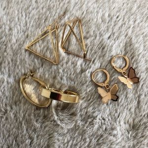 Gold earrings lot